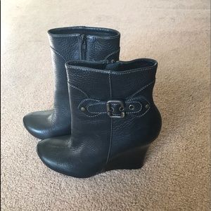 Women boot size5 black color